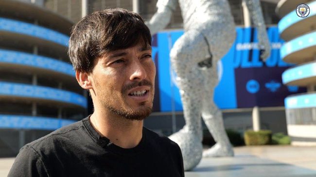 为获华仔“芳”心，袁莉在片中主动向华仔秋波频送、以身相许，一夜激情之后，使出浑身解数却仍难当华仔移情别恋。